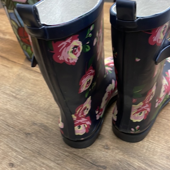 Women’s Rain Boots - Picture 4 of 6